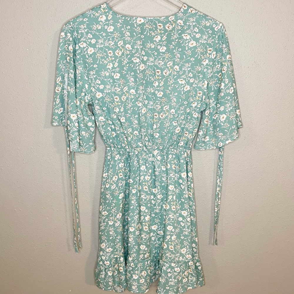 Floral V-neck Dress - Picture 10 of 12